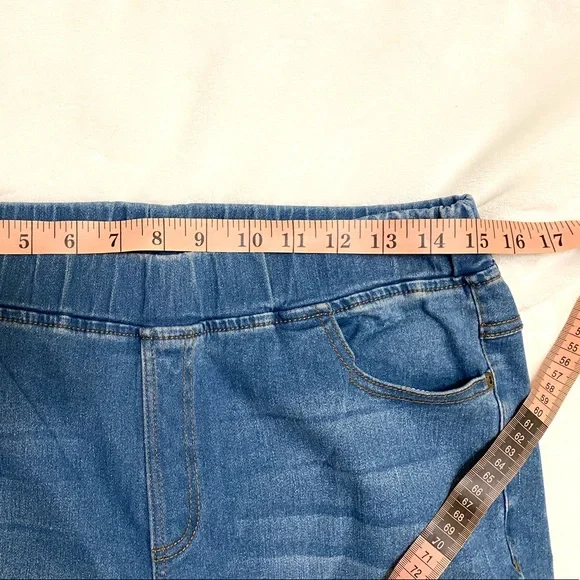 ❌SOLD❌ 3/$15 💙Frayed Hem Distressed Jeggings - Picture 7 of 10